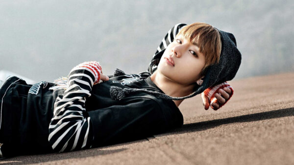 Wallpaper Lying, Down, Black, Wearing, And, Cap, Jungkook, Dress, Sand