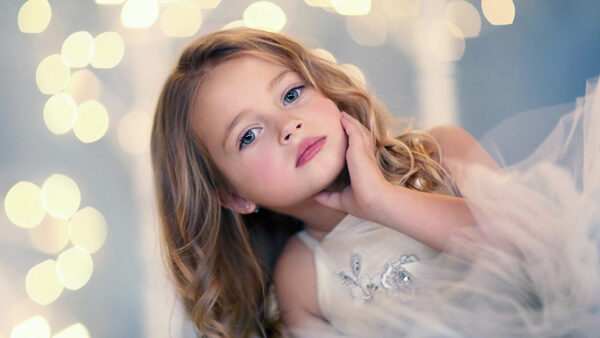 Wallpaper Cute, Bokeh, Lights, Dress, Little, Wearing, Background, Beautiful, Yellow, White, Girl, Eyes, Grey