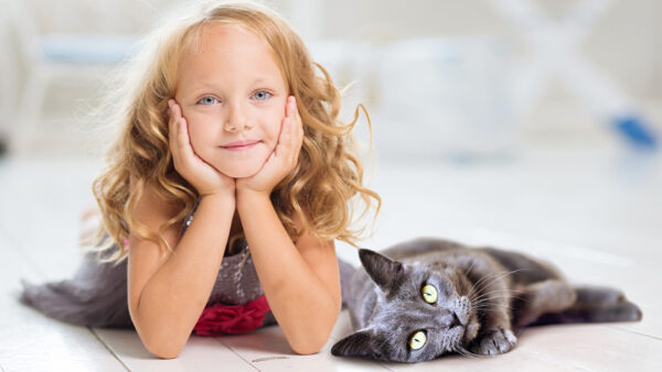 Wallpaper Cute, Girl, Near, Cat, With, Holding, Face, Lying, Both, Down, Floor, Hands, Little