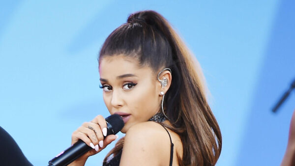 Wallpaper Singing, With, Blue, Ariana, Background, Grande