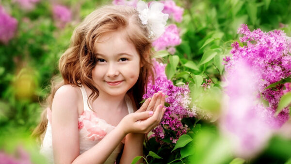 Wallpaper Desktop, Little, Cute, Plants, Smiley, Girl, Near, Standing, Purple, Flowers