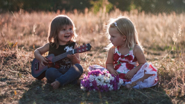 Wallpaper Grass, Are, Black, Dress, Girls, Wearing, Playing, Guitar, Little, Blue, Dry, Cute, Field, Red, With, Sitting