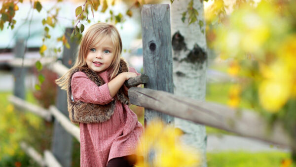 Wallpaper Cute, Wood, Wearing, Blonde, Little, Fence, Standing, Girl, Dress, White, Red