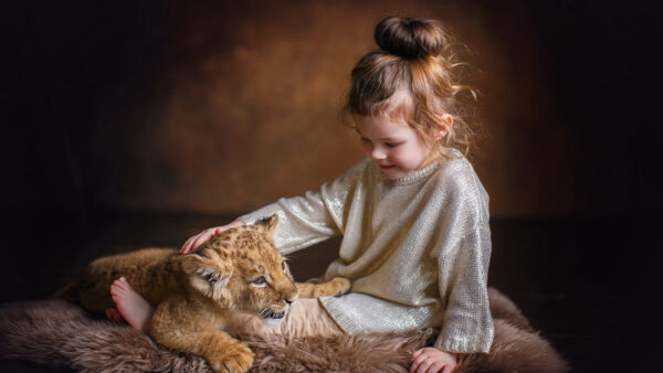 Wallpaper Little, Playing, Girl, Cute, Cub, Glittering, With, Dress, Wearing
