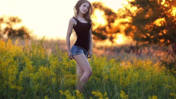 Wallpaper Beautiful, Yellow, Field, Standing, Model, Girls, Grass, Black, Blue, Dress, Bokeh, Nice, Green, Sunrays, Background, Jeans, Stunning, Wearing, Girl