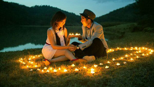 Wallpaper Green, Surrounded, Grass, Candles, Couple, Sitting