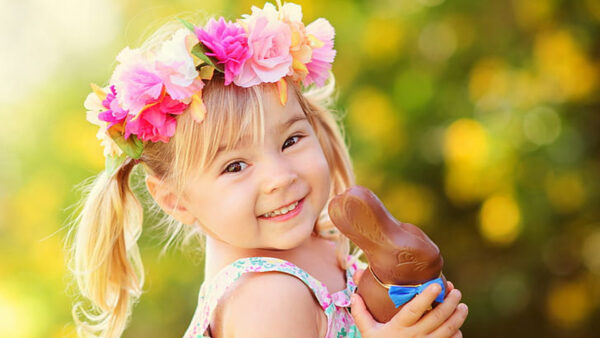 Wallpaper Colorful, Bokeh, Standing, Blur, Background, Toy, Girl, Dress, Rabbit, Cute, Wearing, With, Kid, Brown, Smiley, Wooden
