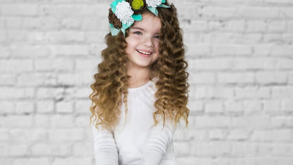 Wallpaper Sitting, Brick, Wearing, Background, White, Curly, WALL, Hair, Girl, Dress, Cute, Smiley, Little