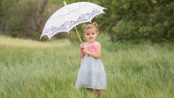 Wallpaper Umbrella, White, Field, Little, Green, Pink, Dress, With, Grass, Beautiful, Wearing, Cute, Girl, Standing