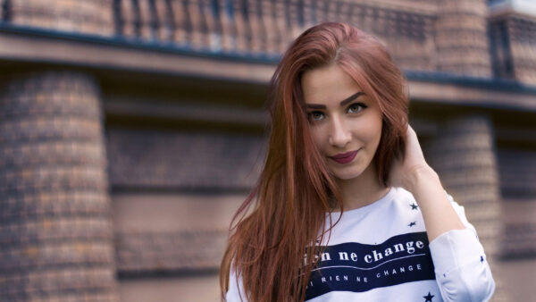 Wallpaper Girls, Building, Background, Girl, Blue, White, Wearing, Blur, T-Shirt, Model, Redhead