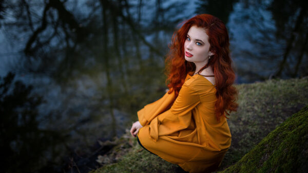 Wallpaper Redhead, Eyes, Dress, Looking, Brown, Sitting, Girl, Wearing, Rock, Model, Girls, Blue, Desktop