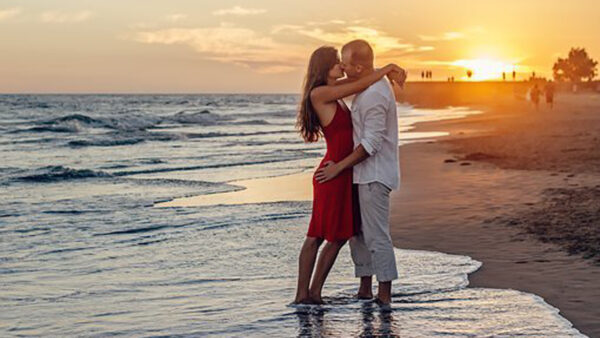 Wallpaper Beach, Couple, Sunrise, Standing, Kissing, Background