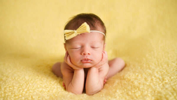 Wallpaper Sleeping, Yellow, Face, Holding, With, Hands, Towel, Desktop, Cute, Baby