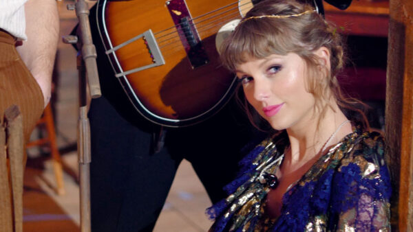 Wallpaper Blue, Taylor, Pink, And, Dress, Wearing, Lipstick, Swift