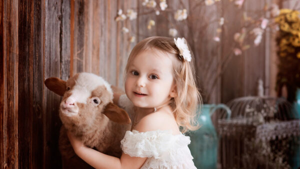 Wallpaper Wearing, Dress, Cute, Girl, With, Little, Calf, Playing, White, Desktop