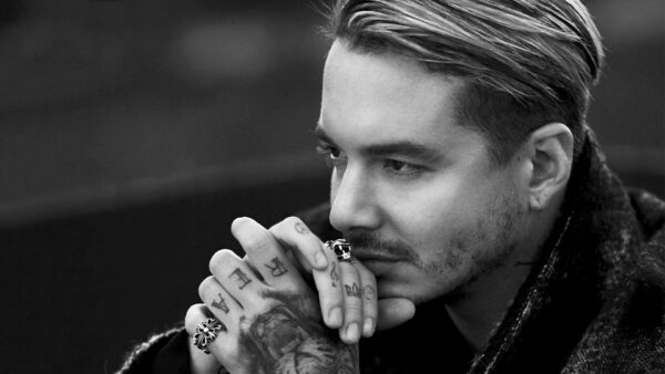 Wallpaper Having, Photo, Facing, Music, White, One, And, Hands, Side, Balvin, Black, Desktop, Tattoos, Rings, Wearing