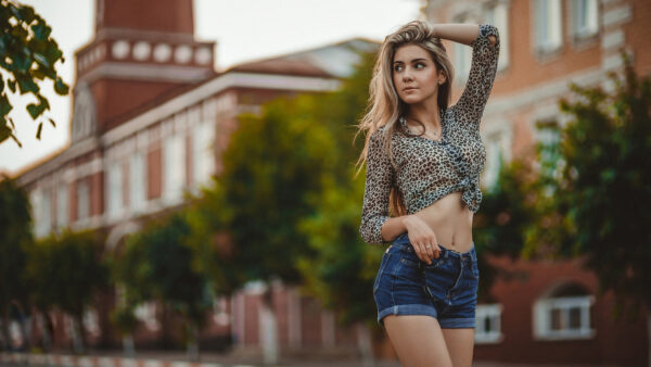 Wallpaper And, Black, Standing, Background, Top, Girls, Buildings, Wearing, White, Blue, Blur, Beautiful, Design, Jeans, Shorts, Girl, Model