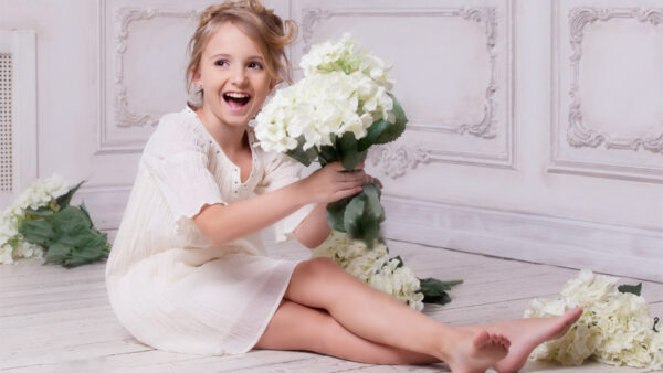 Wallpaper White, Cute, Bouquet, Flower, Wearing, Girl, Dress, Smiley, Little, With