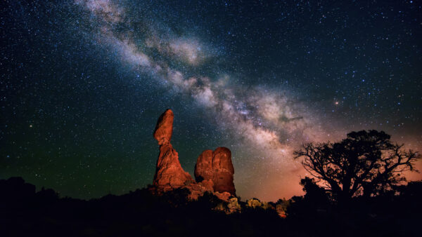 Wallpaper Clouds, Galaxy, Under, Dirty, And, Rock, Stars, Trees, During, Shimmering, Nighttime, With, Desktop