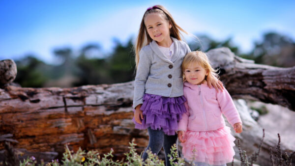 Wallpaper Little, Wearing, Purple, Standing, Are, Girl, Dress, Wood, Trunk, Cute, Background, Sisters, Pink