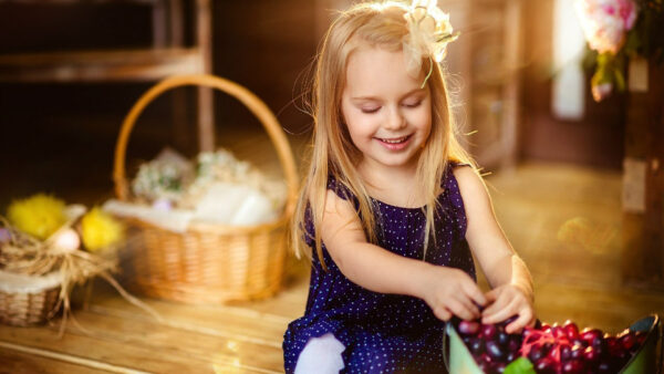 Wallpaper Little, Blue, Wearing, White, Smiley, Desktop, Background, Dress, Cute, Blur, Dots, Girl, Sitting