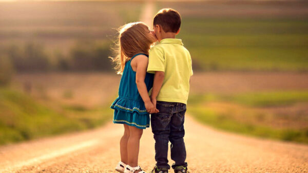 Wallpaper Couple, Blur, Yellow, Desktop, Green, Kissing, Wearing, Background, Dress, Boy, Little, Blue, Girl
