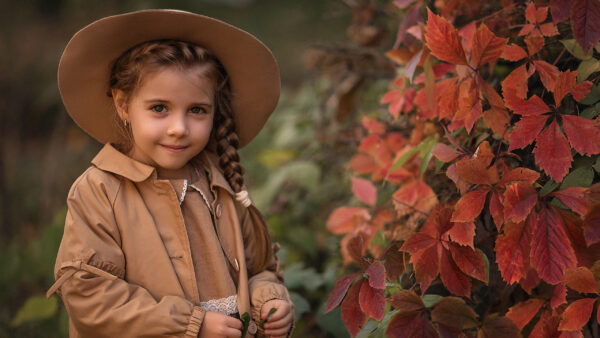 Wallpaper Standing, Dress, Cute, Background, Brown, Girl, Leaves, Hat, Little, Blur, Red, Wearing, Near, Plant, Desktop, Big, And