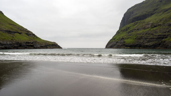 Wallpaper Green, Between, Ocean, White, Waves, Grass, Mountains, Covered, Sky, Mobile, Desktop, Background