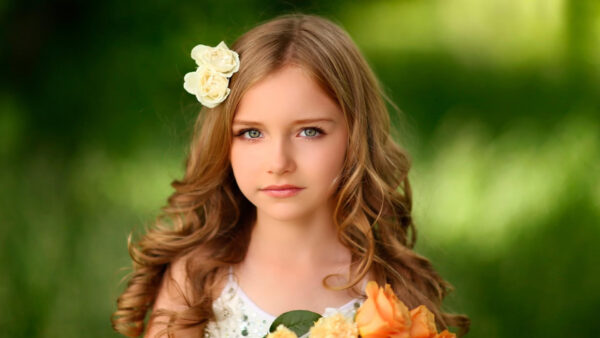 Wallpaper White, Green, Dress, Blur, Standing, Little, Cute, Wearing, Background, Girl