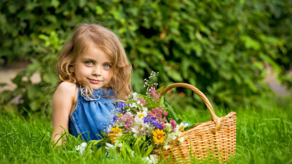 Wallpaper Green, Wearing, Background, Little, Leaves, With, Dress, Mobile, Flower, Desktop, Basket, Blue, Girl, Cute