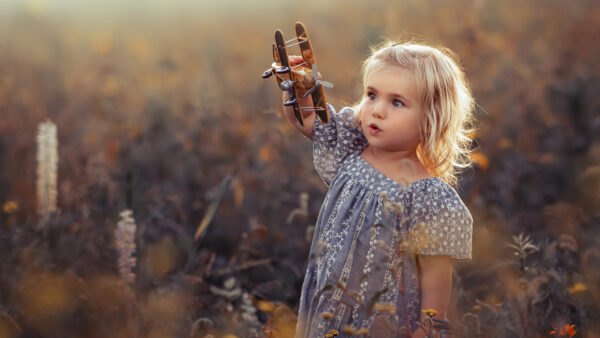 Wallpaper Middle, Frock, The, Flowers, Cute, Field, Little, With, Toy, Printed, Wearing, Standing, Desktop, Girl, Playing