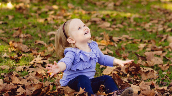 Wallpaper Green, Girl, Dry, Smiley, Wearing, Grass, Little, Purple, Dress, Field, Looking, Sitting, Cute, Leaves