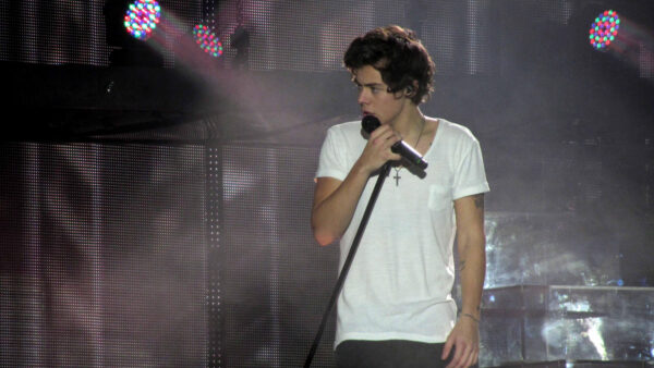 Wallpaper Styles, Mike, T-Shirt, Wearing, Stage, White, With, Harry, Singing, Desktop, Background