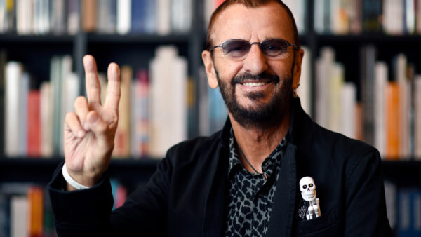 Wallpaper Suit, Standing, Starr, Background, Ringo, Wearing, Bookshelf, Black, Coat, Blur, Smiley