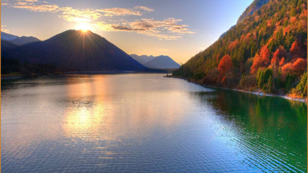 Wallpaper Orange, Calm, MacBook, Sunbeam, Water, With, Between, Covered, Body, Desktop, Green, Trees, Mountains