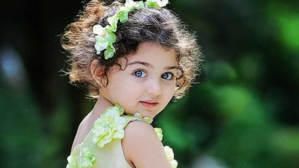 Wallpaper Dress, Cute, Little, Light, Green, Desktop, Blur, Girl, Wearing, Standing, Background