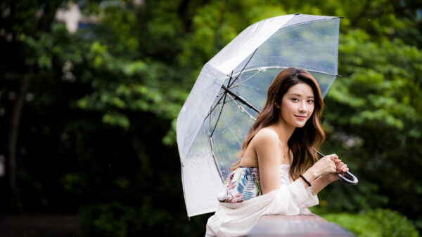 Wallpaper Girls, Smiley, Umbrella, Girl, Dress, Under, Wearing, Model, Trees, Green, White, Background