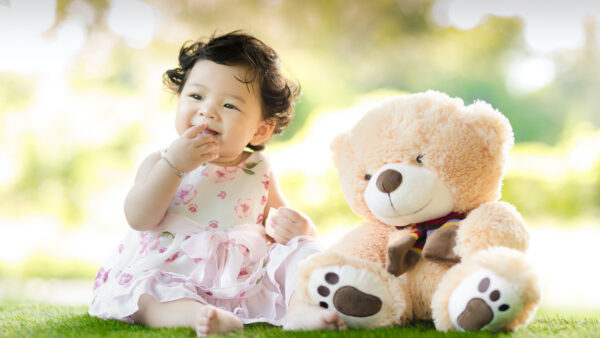 Wallpaper Cute, Sitting, Grass, With, Teddy, Baby, Child, Blur, Green, Bokeh, Bear, Girl, Background