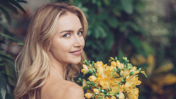 Wallpaper Trees, And, Background, Nice, Blonde, Hair, Desktop, Gray, Green, Yellow, Shallow, Smile, Eyes, Girl, Model, With, Flowers