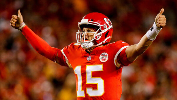 Wallpaper Dress, Blur, Desktop, Showing, Sports-HD, Red, Thumbs, Background, Wearing, Sports, Patrick, Mahomes, Audience