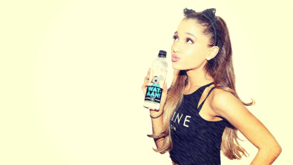 Wallpaper With, White, Grande, Ariana, Water, Background, Bottle, Holding