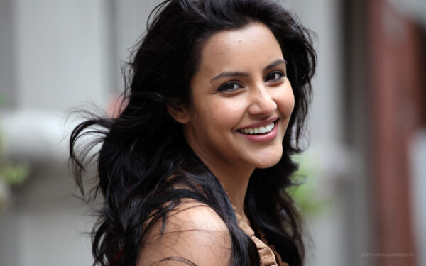 Wallpaper Priya, Anand