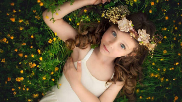 Wallpaper Plant, And, Flower, Wearing, Wreath, Girl, Cute, Lying, White, Dress, Little, Looking, Yellow, Desktop