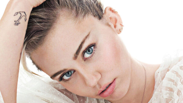 Wallpaper White, Gray, Pink, Lips, Background, Cyrus, Eyes, Desktop, Miley, With, And