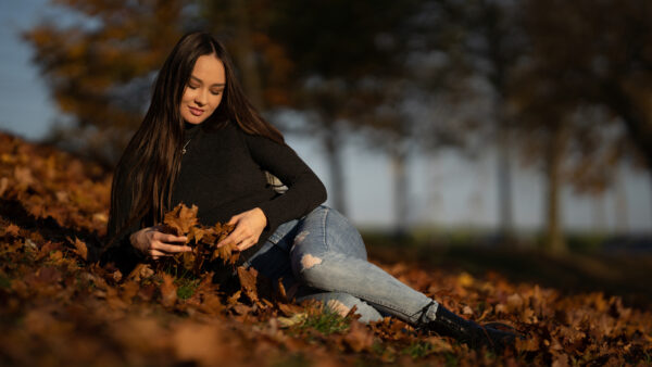 Wallpaper Jeans, Top, Girl, Dry, Sitting, Blue, Model, Wearing, Black, Leaves, And, Girls