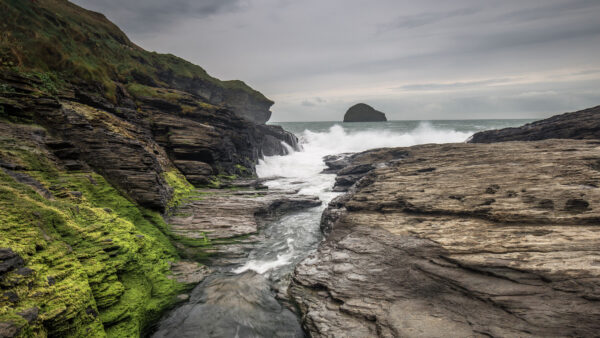 Wallpaper Black, Sky, Algae, Nature, Beach, Cloudy, Near, Waves, Covered, Under, Rocks