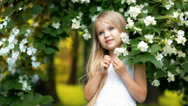 Wallpaper Standing, Girl, Flowers, Cute, White, Little, Dress, Background, Plants, Eyes, Wearing, Blue