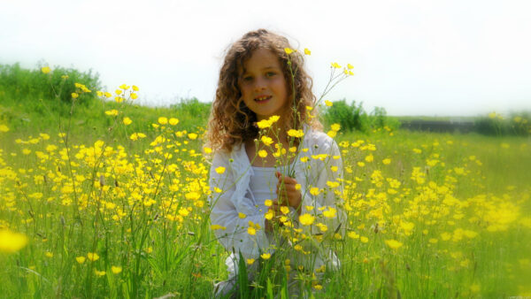 Wallpaper Yellow, Dress, White, Girl, Beautiful, Wearing, Cute, Standing, With, Field, Desktop, Flowers, Little