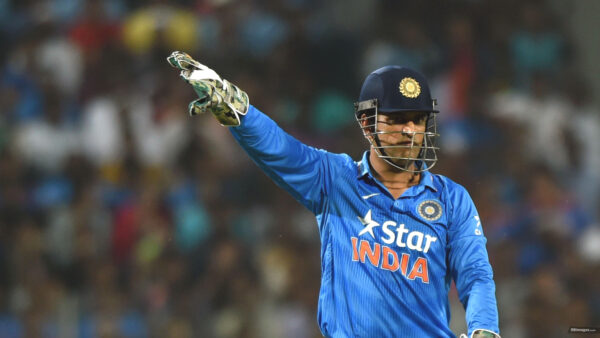 Wallpaper Standing, Dhoni, Helmet, Dress, Blur, Sports, Background, And, Audience, Blue, Wearing