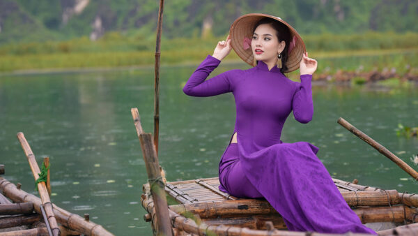 Wallpaper Head, Girl, Beautiful, Boat, Wood, Purple, Hat, Dress, Big, And, Sitting, Model, Wearing, Girls